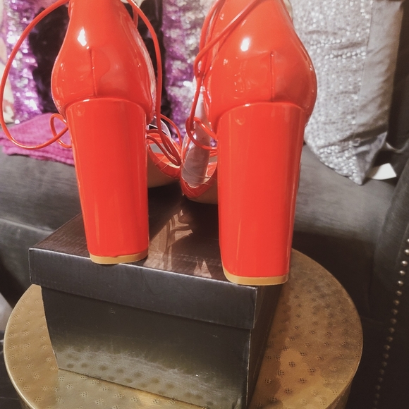 Red string up heels - Picture 4 of 4